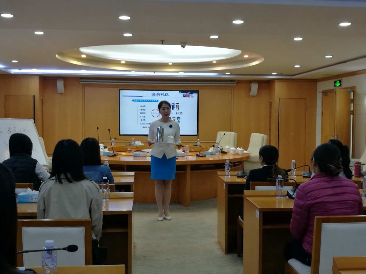 海墾商貿(mào)物流集團(tuán)舉辦辦公室業(yè)務(wù)培訓(xùn)班，提升團(tuán)隊(duì)專業(yè)能力